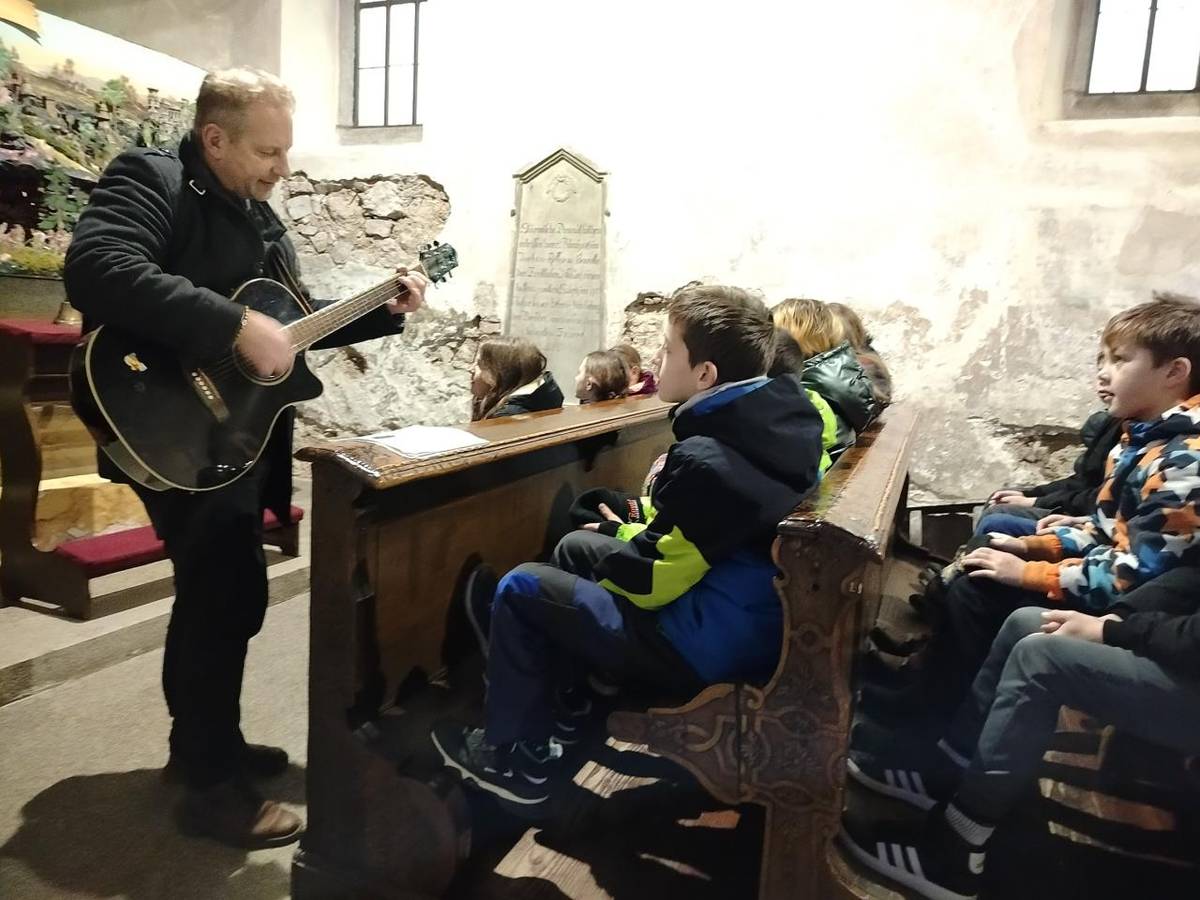 Během posledního předvánočního týdne navštívili žáci naší školy budišovský kostel.