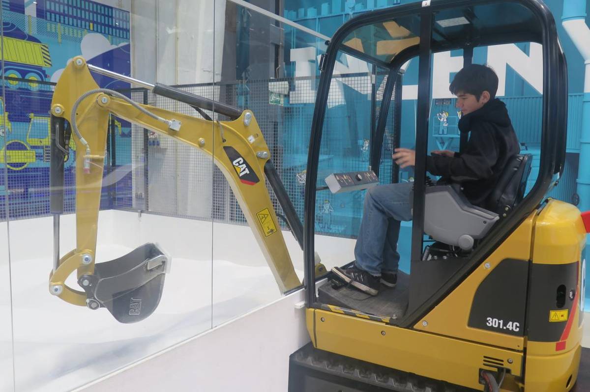 Ve středu 17. prosince se žáci 9.B. vydali do plzeňské Techmanie. Původně jsme měli v plánu vyrazit do Prahy do Národního technického muzea, ale vzhledem k vysoké nemocnosti jsme se rozhodli pro bližší cíl.