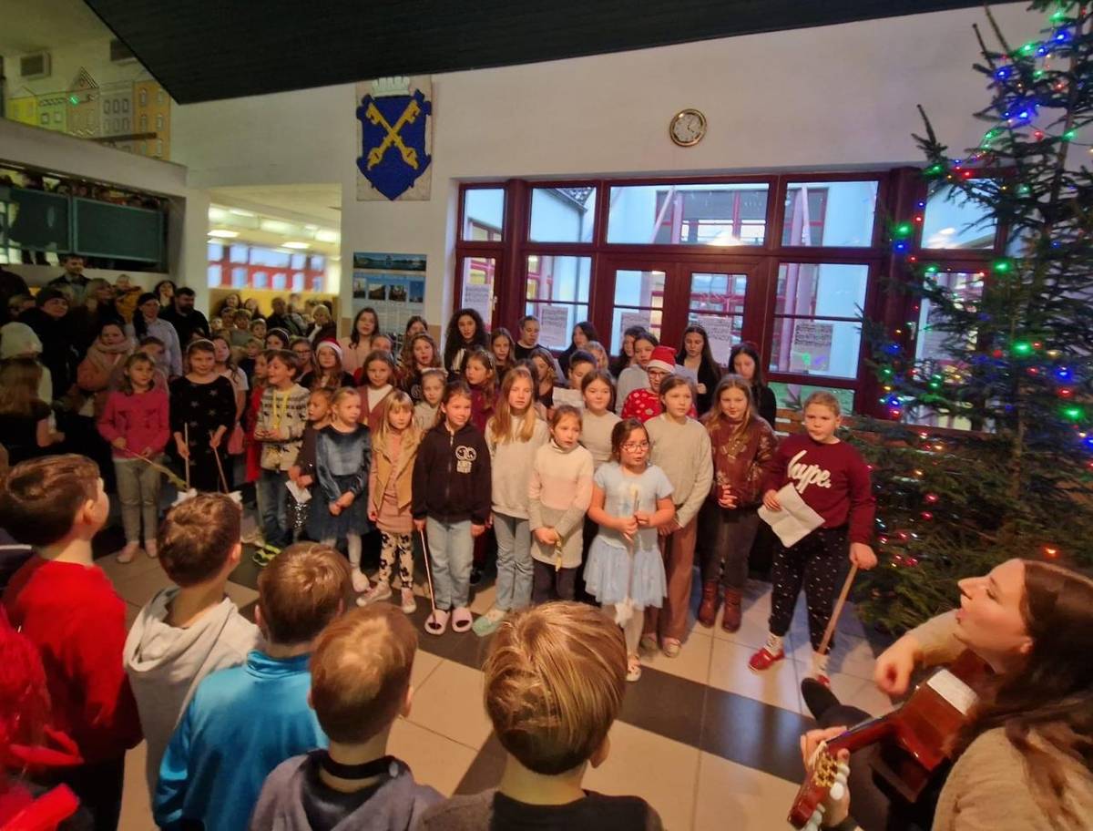 V pátek 28. listopadu se na naší škole uskutečnil jarmark, který navodil příjemnou předvánoční atmosféru a přilákal mnoho návštěvníků...