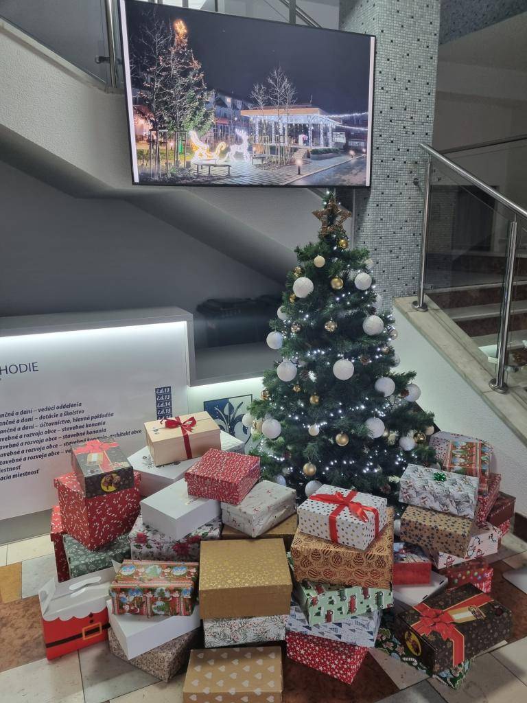 Obec Beluša bola súčasťou ôsmeho ročníka kampane "Koľko lásky sa vmestí do krabice od topánok", v rámci ktorej ochotní občania, či deti pripravili balíčky plné hrejivých a milých drobností  pre osamelých seniorov.