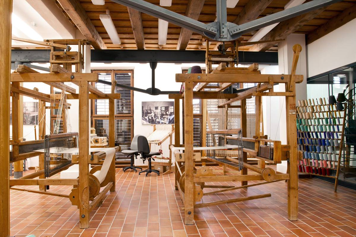 Záchytná stanice pro opuštěná zvířata se začne stavět příští rok, rada jmenovala dvě nové ředitelky mateřských škol,  město podpoří zachování živé expozice tkaní v Domě gobelínů, to a další záležitosti projednávali městští radní na své poslední schůzi.