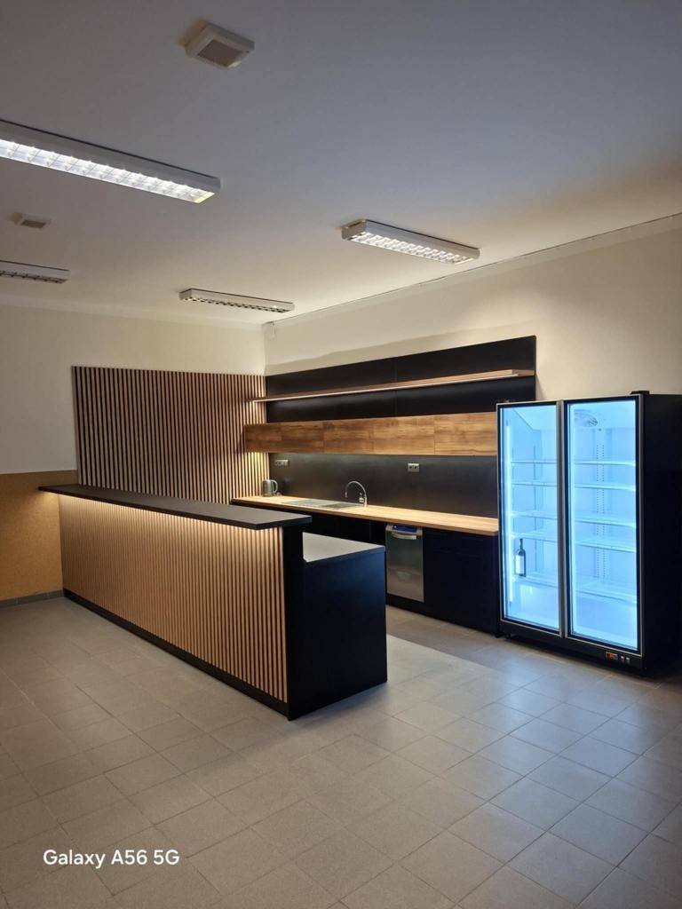 Vánoční koncert bude dnes na kulturním domě již s novou nálevnou a novou kuchyní. Ještě nás čekají malé dodělávky a dopojení,  jak to tak bývá, na konci to bylo na minuty, ale výsledek se snad bude líbit a detaily se doladí. Kulturní dům je tak připraven a přijďte si užít krásný sváteční kulturní