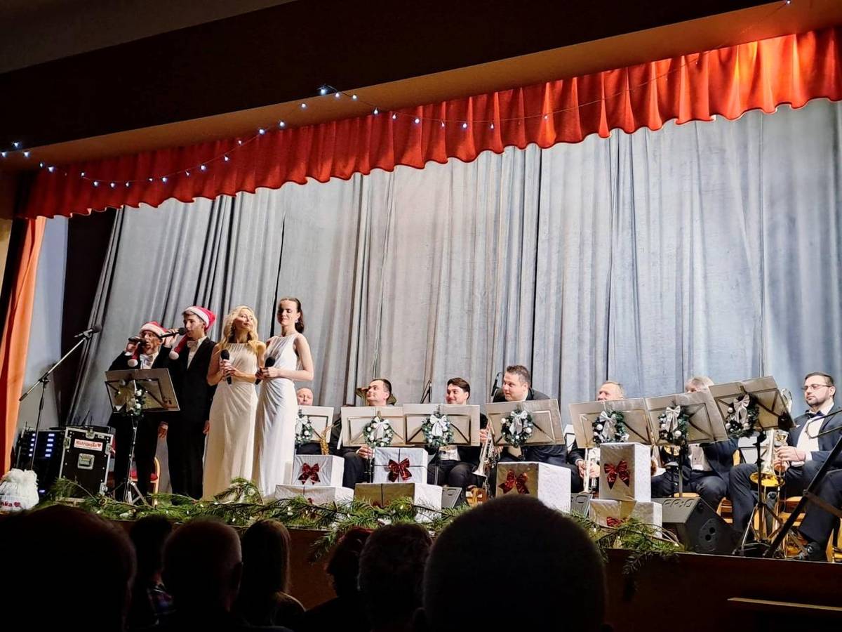 Vánoční koncert DH Mistříňanka naplnil sál kulturního domu k prasknutí a naladil nás na vánocní svátky.  Velké poděkování Jirkovi Jálovi a Orel Pitín za pořádání tohoto tradičního koncertu,  na který se již mnoho lidí těší cely rok.