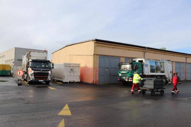 Zástupci Technických služeb města Přerova oznamují, že dojde k úpravě provozní doby sběrných dvorů a skládky komunálního odpadu. Sběrný dvůr v ulici Na Hrázi bude otevřen 27. prosince a 3. ledna od 8 do 16 hodin, ve dnech 29., 30. prosince a 2. ledna bude provozní doba od 7 do 17 hodin, ve středu 31. prosince bude otevřeno od 7 do 15 hodin. Sběrný dvůr v ulici generála Fajtla bude od středy 24. prosince do 4. ledna příštího roku mimo provoz. Skládka v Žeravicích bude otevřena ve dnech 29. – 31. prosince a 2. ledna v době od 6 do 14 hodin.