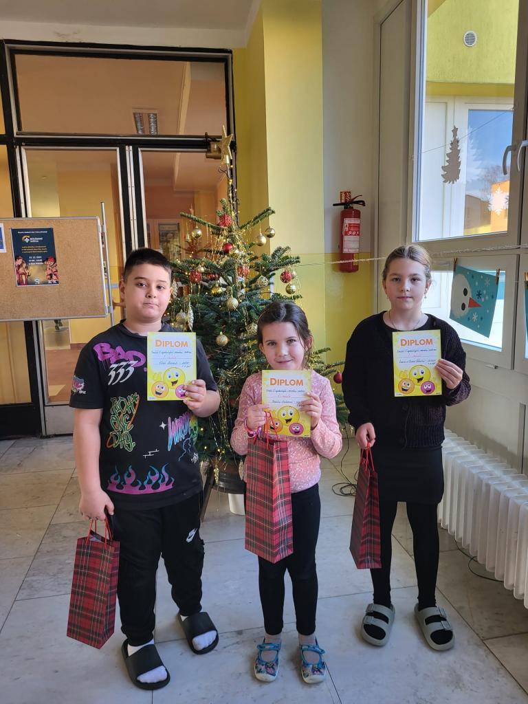 V rámci Vánočního jarmarku proběhla také soutěž O nejchutnější vánoční cukroví, která se těšila velkému zájmu. Žáci měli za úkol poprosit maminku nebo babičku o upečení nejoblíbenějšího druhu vánočního cukroví a přinést do školy 10 až 15 kousků na ochutnávku. Do soutěže se zapojilo celkem 21 dětí.