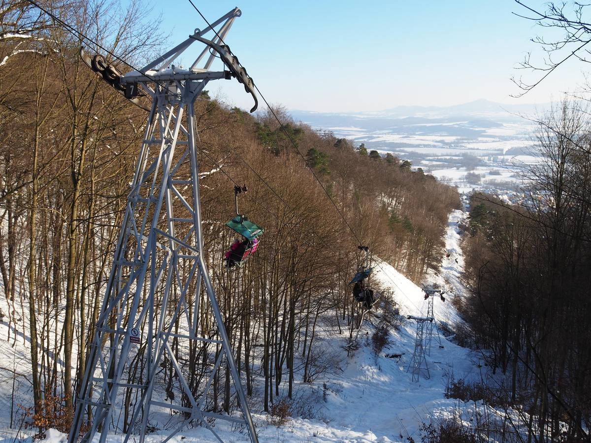 Oznamujeme Vám, že ve středu 24. 12. 2025 bude lanová dráha z důvodu rekonstrukce mimo provoz. Děkujeme za pochopení.