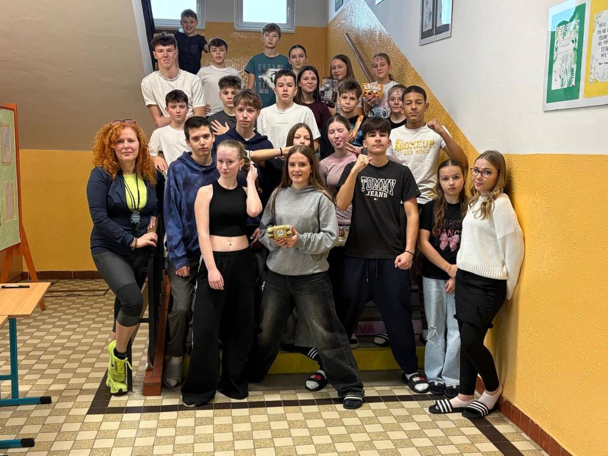 K několika perličkám do mozaiky školních předvánočních akcí patří i ty sportovní. První z nich je vánoční bruslení na zimním stadionu v Hořovicích.