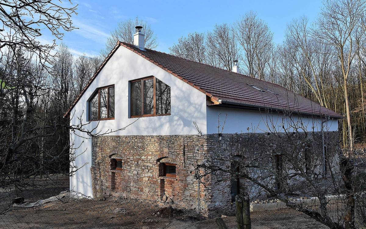 Zveme všechny, kteří budou mít čas a chuť dopoledne na Štědrý den ve středu 24.12.2025 vyrazit společně na Hájenku Chaloupky k manželům Havlovým, kteří nám poskytnou své prostory a budou mít pro nás přichystaný teplý čaj.  Délka výletu je cca 6km (tam i zpět) Sraz všech zájemců je v 9 hodin u kulturního domu v Mikulovicích.