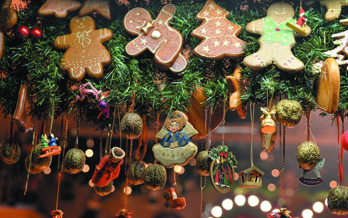 Milí spoluobčané, dnes je Štědrý den – čas klidu, pohody a společných chvil s rodinou a blízkými. Přejeme vám, aby byly letošní Vánoce naplněné radostí, zdravím a příjemnou sváteční atmosférou. Do roku 2026 vám přejeme hodně štěstí, pevné zdraví, lásku, spokojenost a úspěchů v osobním i pracovním životě. Krásné a klidné Vánoce a šťastný nový rok! Bc. Roman Pilát, MBA, starosta města Jiří Němec, místostarosta města pracovníci MÚ, MKS, MKM a KIK