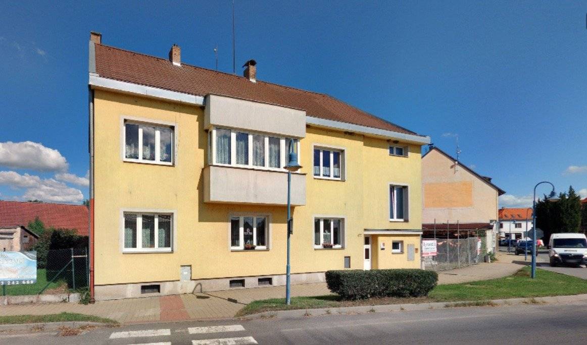 ADMINISTRATIVA ℹ️  ve středu proběhla poslední schůze rady města v tomto roce  ℹ️  ve středu byl vedoucím odboru investic města jmenován Bc. Jonáš Motlík ℹ️  administrativně a stavebně se připravuje změna zubní ordinace z praxe paní MUDr. Šaškové na paní MDDr. Novotnou  STAVEBNÍ PRÁCE A ÚDRŽBA ℹ️  v pondělí byl za kostelem sv. Floriána na Malém náměstí realizován asfaltový povrch a v pátek dokončena pokládka dlažby  ℹ️  v úterý byla odhalena nová zateplená fasáda panelového domu s majetkovým podílem města č. p. 584 na Bl. sídlišti  ℹ️  ve čtvrtek úspěšně proběhla kolaudace objektu dětské skupiny  ZAJÍMAVOSTI ℹ️  v úterý si zástupci dětského domova z Radenína vyzvedli dárky pro děti od Veseláků ℹ️  ve středu zástupci města popřáli paní Karle Kočkové ke 108. narozeninám ℹ️  ve středu proběhl v kostele Povýšení sv. Kříže Vánoční koncert Chrámového sboru Veselí nad Lužnicí  Upřímnou soustrast rodině paní Evy Vachové. Mimo své povolání učitelky českého jazyka a hudební výchovy, působila nezištně a obětavě ve společenském a hudebním životě města.