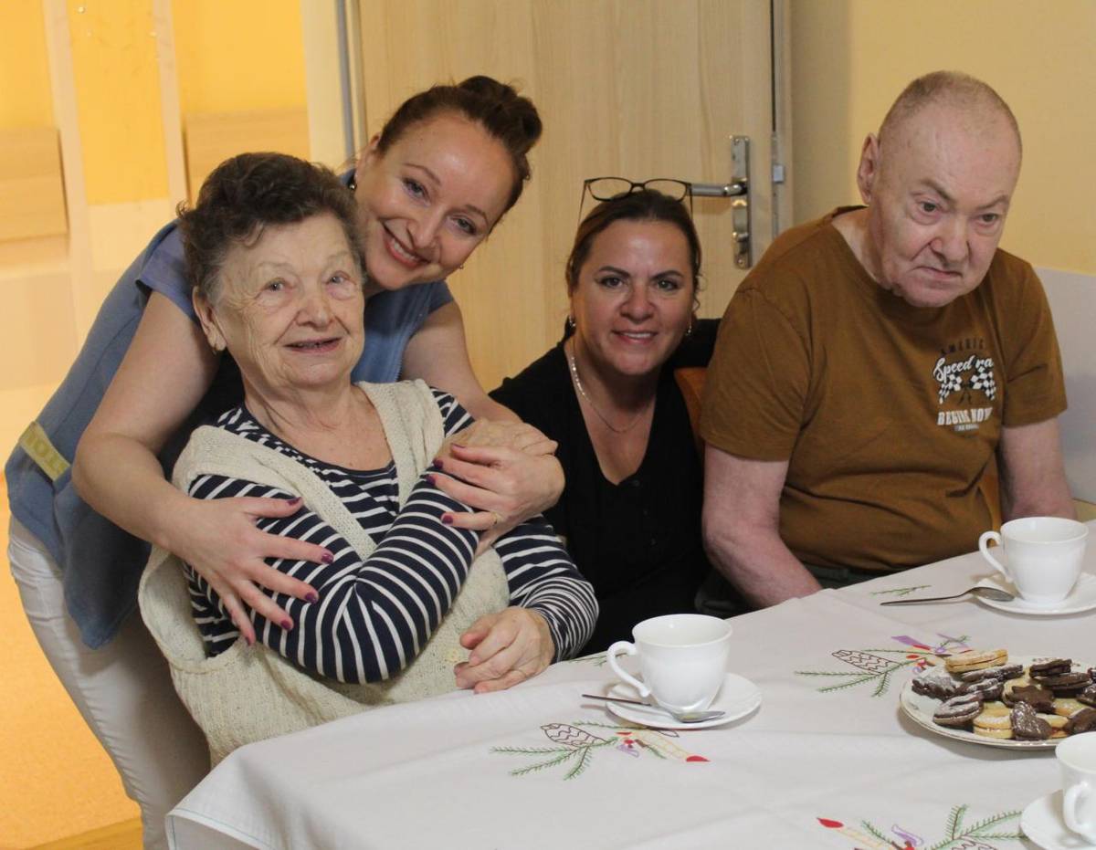 Adventní posezení na jednom z pater našeho zařízení přineslo klientům příjemné chvíle společného setkání. V klidné a sváteční atmosféře jsme si užili milé povídání, sdílení zážitků i drobné radosti, které k adventnímu času patří.