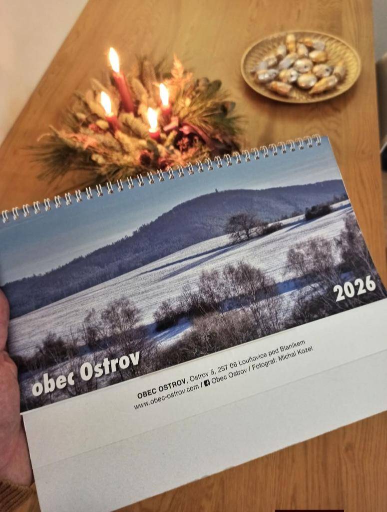 Obec Ostrov ve spolupráci s Mikroregionem Blaník vydala kalendář, který obsahuje fotky krásných míst v obci a okolí. Autor fotografií je Michal Kozel.