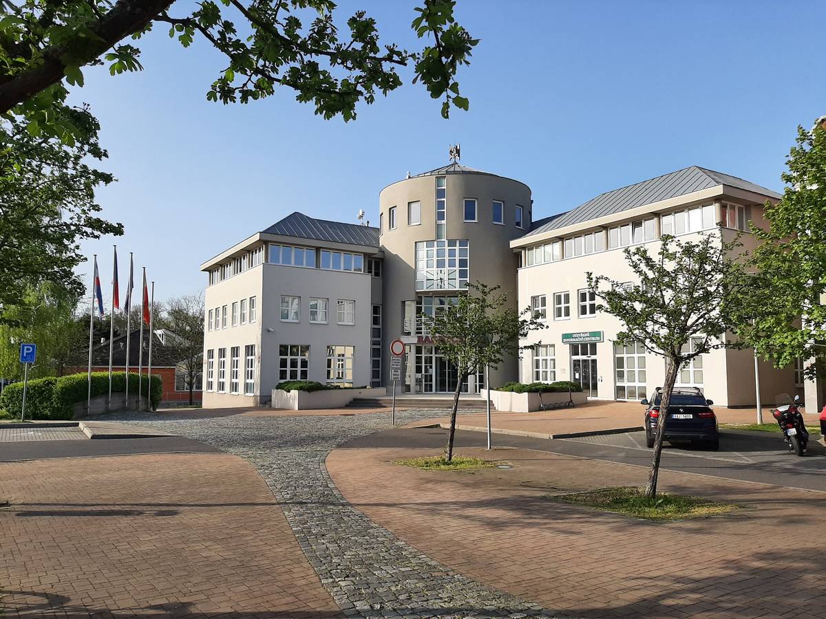 🔴 Úřad MČ Praha 22 bude z provozních důvodů uzavřen:   👉🏻 úterý 23. 12. 2025, 👉🏻 pátek 2. 1. 2026.     🟢 Úřad bude otevřen:  pondělí 29.12.2025  👉🏻 7.30-12.00 a 13.00-17.30 podatelna, evidence obyvatel a osobní doklady 👉🏻 7.30 - 12.00 přestupky   úterý 30.12.2025  👉🏻 7.30-12.00 evidence obyvatel a osobní doklady 👉🏻 7.30-16.00 podatelna   středa 31.12.2025 👉🏻 7.30-12.00 podatelna, evidence obyvatel, osobní doklady a přestupky.  Děkujeme za pochopení.