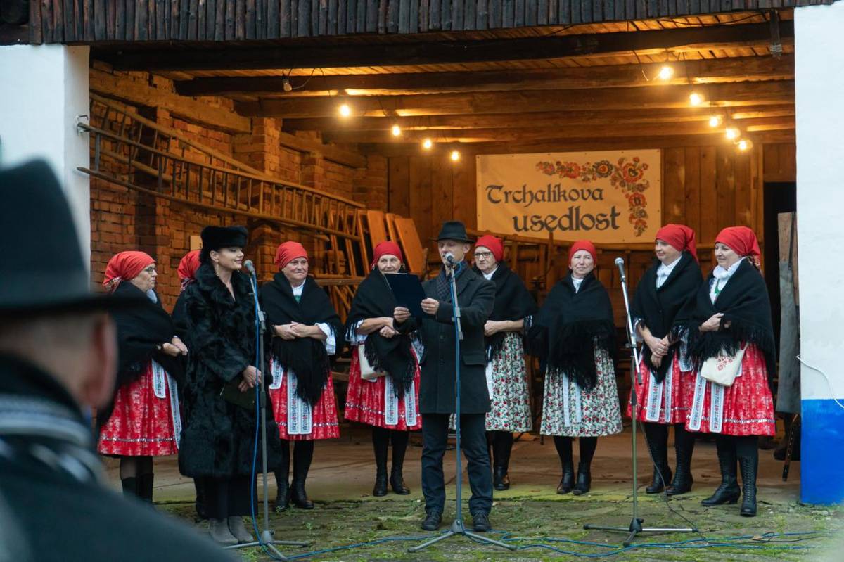 Dne 26.12.2025 jste zváni na Trchalíkovu usedlost, Šumice č.p. 210, na již tradiční Štěpánské koledování. Začátek je ve 14:30 hod. Vystoupí mužský zpěvácký sbor Dřinkaři, Martin Janča, písničkář Honza Grebík a Bánovské Zpěvule. Drobné občerstvení včetně svařáku je zajištěno.