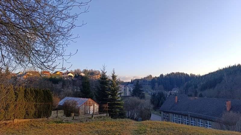 Díky obětavému nastříkání ledu nekořskými hokejisty je možné od dnešního dne na zimním stadionu v Nekoři              B R U S L I T