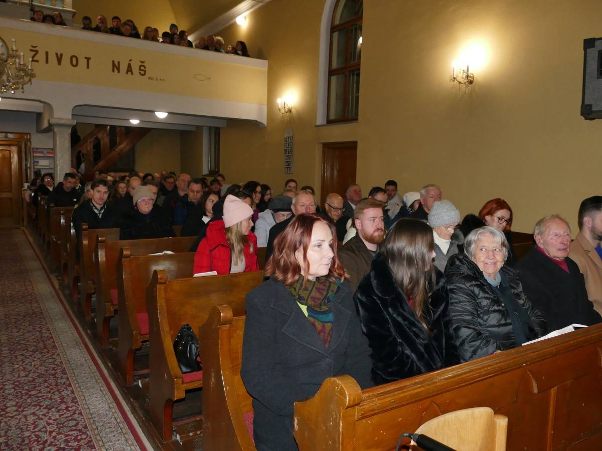 Na zem zostúpilo veľké svetlo.