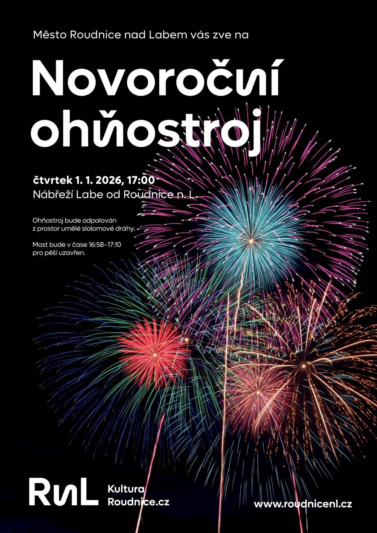 Ve čtvrtek 1. ledna v 17 hodin se opět sejdeme, abychom společně přivítali nový rok ohňostrojem! 🎆✨ Ten bude tentokrát odpalován z prostor umělé slalomové dráhy 🌊   👀 Kde sledovat: Nejlepší výhled bude z nábřeží Labe v Roudnici nad Labem.  ⚠️ Omezení: Samotné prostory u slalomové dráhy budou pro veřejnost nepřístupné.  🚫 Uzavírka: V čase odpalování ohňostroje bude z bezpečnostních důvodů uzavřen most pro pěší. (16:58 - 17:10).