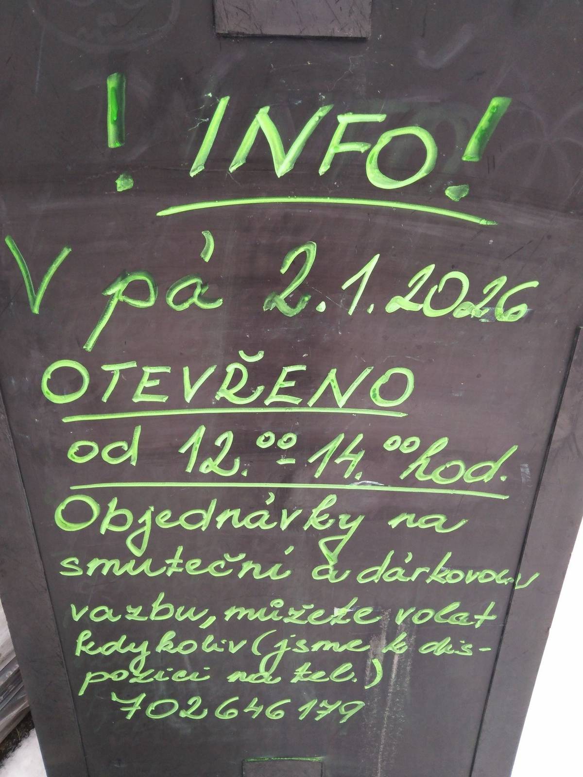 V pátek 2. 1. 2026, bude z důvodu pohřbu, otevřeno od 12 do 14 hodin. Objednávky na smuteční vazbu i dárkové kytice, třeba na víkend, můžete objednávat již nyní, jsme neustále na telefonu 702646197.