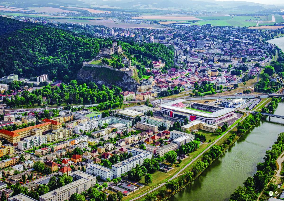 Mesto Trenčín plánuje realizovať projekt s názvom „Inovácie verejných služieb SMART CITY“. Spolufinancovaný bude z Európskeho fondu regionálneho rozvoja. Pripomienky k projektovej dokumentácii je možné posielať do 15. januára 2026. Projekt „Inovácie verejných služieb SMART CITY“ bude spolufinancovaný z Európskeho fondu regionálneho rozvoja na základe výzvy na predkladanie ponúk č. PSK-MIRRI-619-2024-ITI-EFRR -  Podpora rozvoja tvorby, [...]Čítať viac...