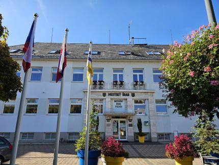 Mestský úrad v Púchove oznamuje všetkým občanom a klientom, že dňa 31.12.2025 (streda) bude Mestský úrad z prevádzkových dôvodov od 12:00 hod. ZATVORE...