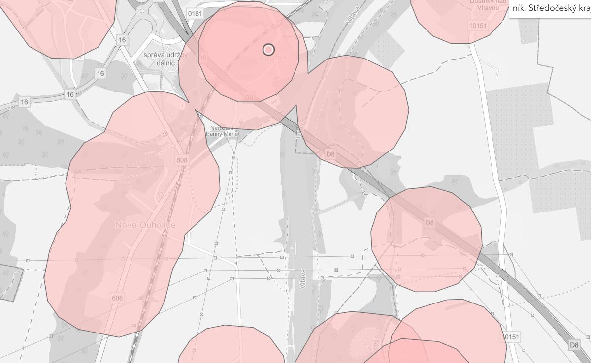 Vážení spoluobčané,  s blížícími se novoročními oslavami připomínáme, že od  1. 12. 2025 platí v celé ČR přísnější pravidla pro používání ohňostrojů a petard.    Hlavní změny od 1. prosince 2025: ·        Ochranná pásma: Zákaz používání F2, F3 a vyšší pyrotechniky do 250 m od citlivých míst (zdravotnická zařízení, domovy pro seniory, útulky, ZOO, chovy hospodářských zvířat). ·        Kategorie: o   F1 (prskavky, kuličky): Věk od 15 let, prodej povolen i ve stáncích. o   F2 (rakety, petardy, baterie): Věk od 18 let, prodej pouze                     v kamenných obchodech. o   F3 (silnější rakety, petardy): Věk od 21 let, prodej jen v kamenných obchodech. o   F4 (profesionální): Pouze s osvědčením. Zóny víceméně pokrývají všechny obytné části naší obce, doporučujeme na to proto brát ohled.    Mapu najdete zde https://1url.cz/HJ6rT   Plánovaný ohňostroj je nutné předem nahlásit příslušným úřadům.   Děkujeme za ohleduplnost vůči přírodě, zvířatům i lidem.   Přejeme klidný a bezpečný vstup do nového roku.   Obec Nová Ves