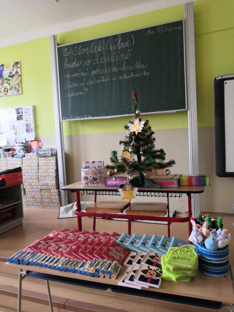 VESELÉ VÁNOČNÍ SVÁTKY