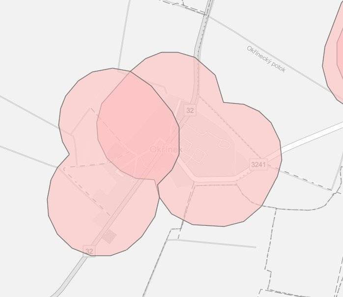 Vážení spoluobčané, Blíží se rok 2026 a s tím i oslavy jeho příchodu, včetně odpalování zábavní pyrotechniky. Žádáme vás, aby jse k této zábavě přistupovali odpovědně, s ohledem na ostatní a domácí zvířata. Od 1. prosince 2025 platí v ČR novela zákona o pyrotechnice, která zakazuje používání všech kategorií kromě F1 ("prskavky") do 250 m od nemocnic, domovů pro seniory, útulků, zoo a chovů zvířat, a zpřísňuje prodej. Cílem je ochrana zdraví, zvířat a životního prostředí, přičemž za porušení hrozí pokuty.  Letos je to tak, že v našich obcích je odpalování pyrotechniky úplně zakázáno.  V příloze jsou pásma zákazu odpalování pyrotechniky v Okřínku a v Srbcích. Zvažte proto, zda je dobré pyrotechniku odpalovat přímo v obci, kde hrozí zvýšené riziko úrazů i škod na majetku. Podle plánků se jistě najde vhodné místo pro ohňostroj. Přejeme vám příjemnou zábavu a vše nejlepší v roce 2026.