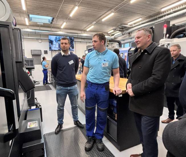 Gymnázium, SOŠ a VOŠ Ledeč nad Sázavou slavnostně otevřelo v prosinci moderní pracoviště pro technické obory v Poštovní ulici. Kraj Vysočina do přístavby a vybavení tří nových dílen investoval 65 milionů korun, z toho 18 milionů pokryla dotace z evropských fondů.  Vzniklo nové CNC centrum, dílny pro soustružení a frézování a moderní zázemí pro výuku. Další krajské peníze šly na nové stroje a dílenský nábytek, aby výuka odpovídala potřebám firem. Studenti školy už dnes patří ke špičce – nedávno vyhráli soutěž v programování CNC strojů na Mezinárodním strojírenském veletrhu v Brně.