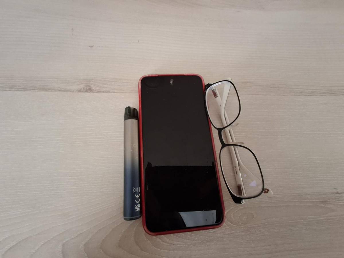 Oznamujeme Vám, že sa na vyšnom konci našej obce našli tieto predmety. Majiteľ nech sa prihlási počas úradných hodín na obecnom úrade.