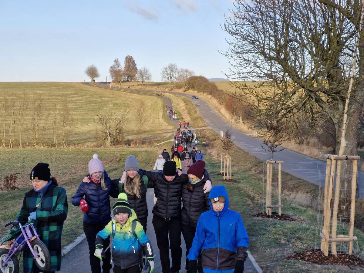 Okolo 70 účastníků se sešlo na přibližně sedmikilometrovém tradičním povánočním lukovském pochodu. Na závěr organizátoři připravili opékání špekáčků a drobné občerstvení na fotbalovém hřišti. Děkujeme všem účastníkům a pořadatelům za vydařenou akci.