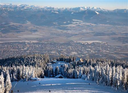 Zima je tu a Martinské hole sú pripravené ponúknuť skvelé lyžovanie, snowboarding a nezabudnuteľnú horskú atmosféru!  Zapojte sa do našej súťaže a vyhrajte permanentku, s ktorou si užijete hory naplno.