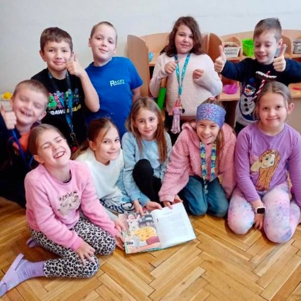 Poslední měsíc roku byl ve školní družině plný společného hraní, tvoření a příprav na Vánoce.