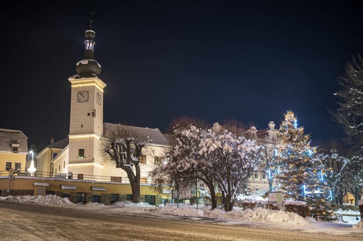 Opravy a investice, kulturní akce, společenské události i každodenní život v Dačicích a místních částech – Takový byl rok 2025.