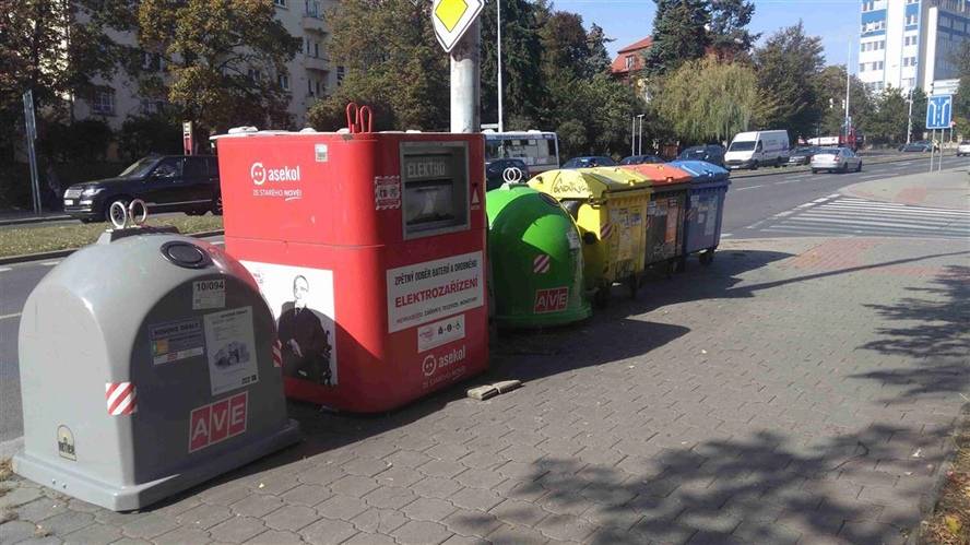 Popeláři budou svážet vánoční stromky od 7. ledna až do konce února. Pokud tedy doma odstrojený stromek zůstane i po Třech králích, není třeba se obávat — svoz bude probíhat průběžně po celé toto ...