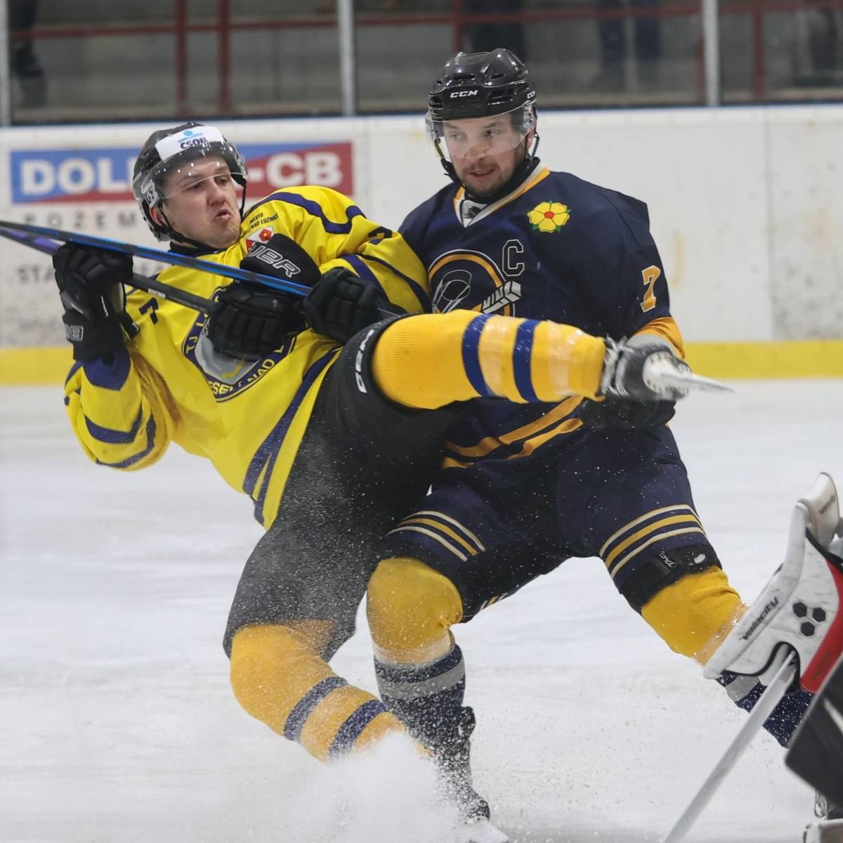 Jindřichohradečtí hokejisté se s rokem 2025 rozloučili kanonádou do sítě rivalského Veselí nad Lužnicí. Lokomotivu v 19. kole krajské ligy rozebrali na jejím ledě výsledkem 13:7 a v tabulce se udrželi na třetí příčce o bod před dotírajícímu krumlovskými Medvědy.