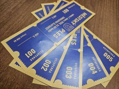 Přijměte srdečné pozvání na Městský ples, který se bude konat v sobotu 7. února 2026 v sále sokolovny. Předprodej vstupenek bude spuštěn od pondělí 5. ledna 2026, na podatelně MěÚ Šlapanice, Masarykovo nám. 100/7.