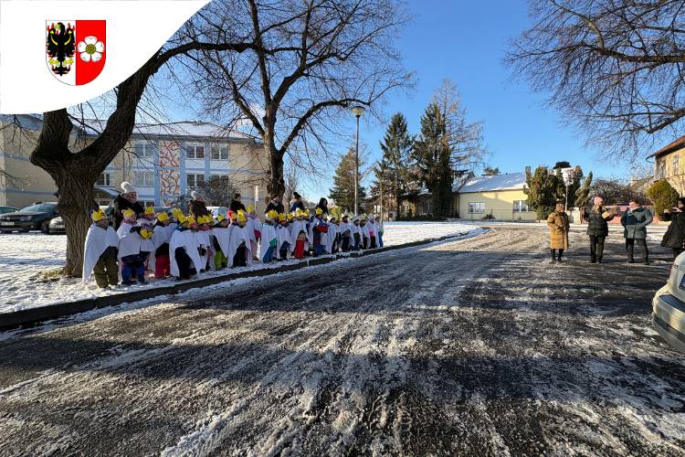 Dnes nás na městském úřadě potěšila milá návštěva dětí a pedagogů z MŠ Spěšného, kteří se u nás zastavili v rámci tříkrálové procházky a krásným zpěvem nám zpříjemnili den.    Za všechny zaměstnance městského úřadu jim ze srdce děkujeme za radost, úsměvy a příjemnou sváteční atmosféru. ✨