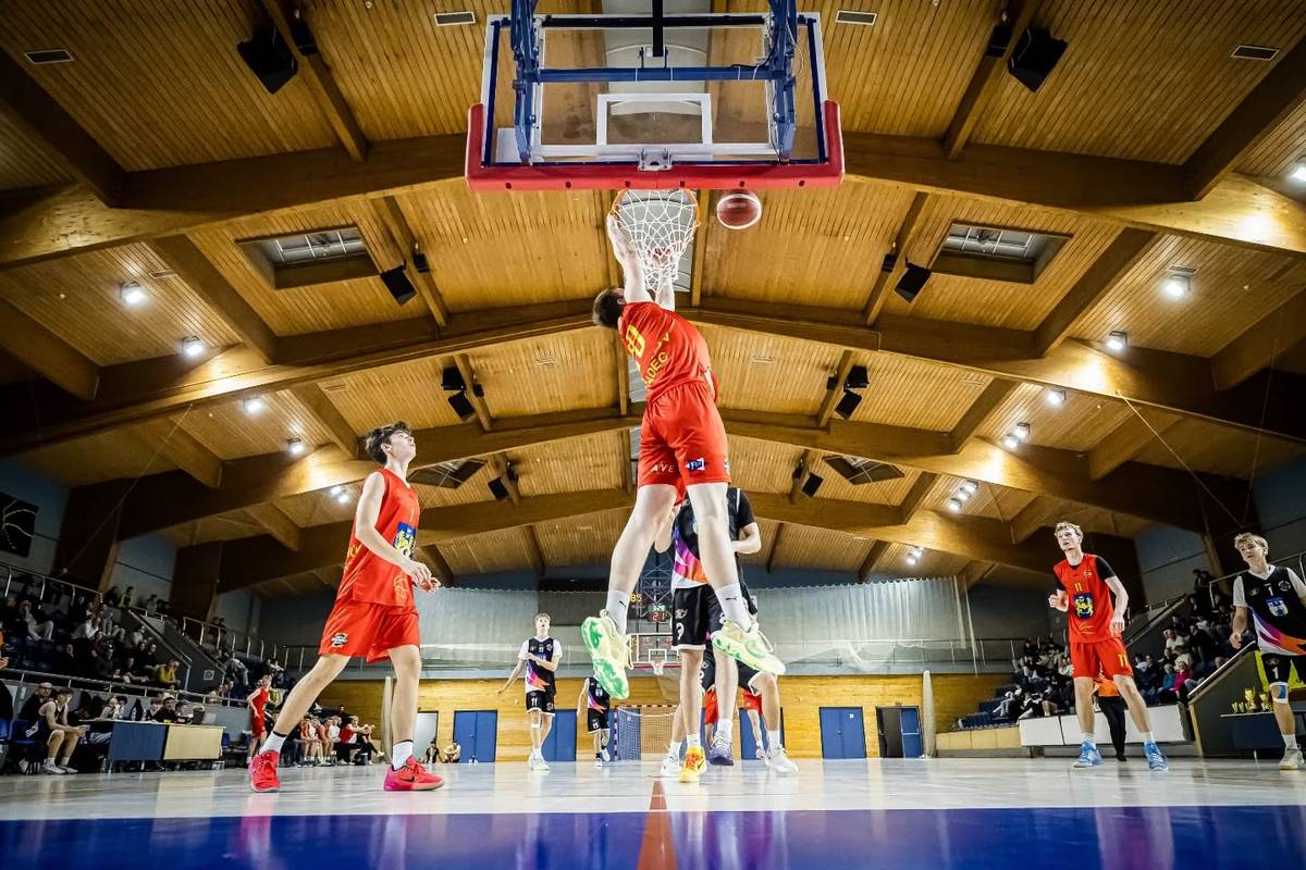 Velmi za očekáváním zůstávají zatím výsledky prvoligového basketbalového celku GBA Lions sídlícího v Jindřichově Hradci. Po porážce 83:94 od Vysoké nad Labem klesli po 14. kole na poslední místo skupiny Východ.