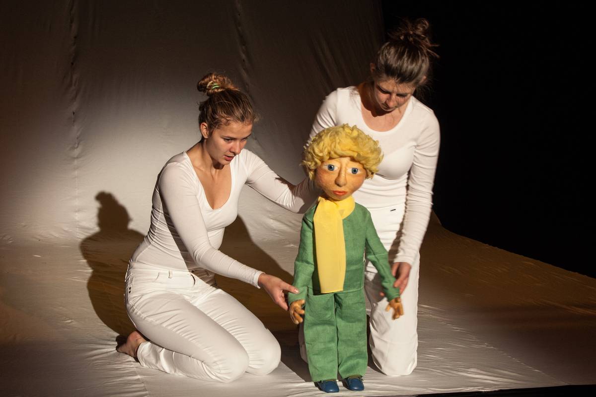 Malý princ | Divadelní spolek Horní Počernice Kino Kyselka - neděle 18. 1. 2026 od 15.00 hod.   Představení se koná v rámci doprovodného programu výstavy Malý princ Elišky Podzimkové. Dramatizace známého poetického příběhu v zajímavém scénickém ztvárnění, které využívá kombinaci živých herců, loutek, animace a stínohry. Příběh prince s dětskou duší po generace oslovuje jak děti, tak dospělé, věříme, že tomu tak bude i v našem pojetí.  Odkaz na předprodej ZDE: https://www.ticketlive.cz/cs/event/maly-princ-divadelni-spolek-horni-pocernice-kyselka-18-01-2026