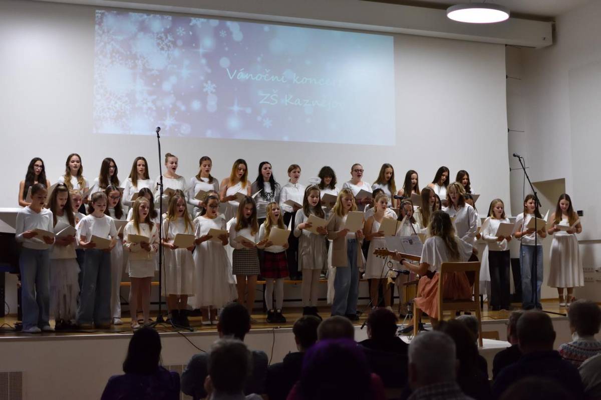 Žáci rozzářili kulturní dům hudbou.