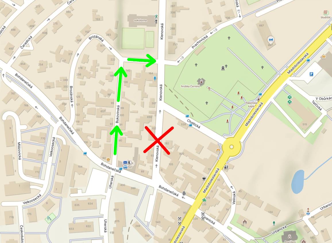 Kvůli havarijní opravě plynovodu není možný průjezd Klenovskou ulicí v úseku Bohdanečská – Chaltická. Objízdná trasa vede ulicí Bukovinskou a Brozánskou, které jsou po dobu opravy zjednosměrněné. Pro cestující MHD se nic nemění, autobus jen na své zastávky projede objízdnou trasou. Pro pěší je Klenovská ulice průchozí. Délka dopravního opatření není v tuto chvíli známa.