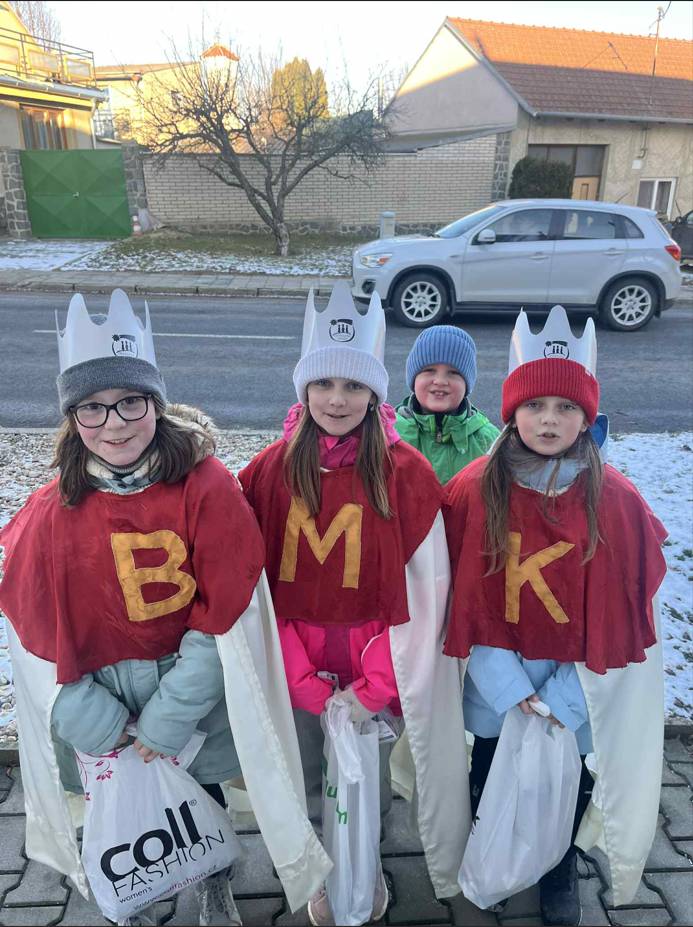 Vážení spoluobčané, děkujeme všem, kteří se v sobotu 3. ledna zapojili do Tříkrálové sbírky. Díky vaší štědrosti se v naší obci vybralo krásných 13 000 Kč. Velký dík patří dárcům za finanční podporu i koledníkům za jejich čas a nadšení. Vážíme si toho, že společně pomáháme tam, kde je to potřeba! ✨