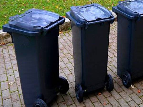 Známky na popelnice z r. 2025 platí pro vývoz až do konce ledna 2026. Od února budete potřebovat novou známku. Chcete-li si zkrátit čekání na obecním úřadě, naplánujte si vyzvednutí známky až na druhou polovinu ledna. Úřední hodiny: PO, ST 8-12 13-17. Ceny zůstávají stejné.