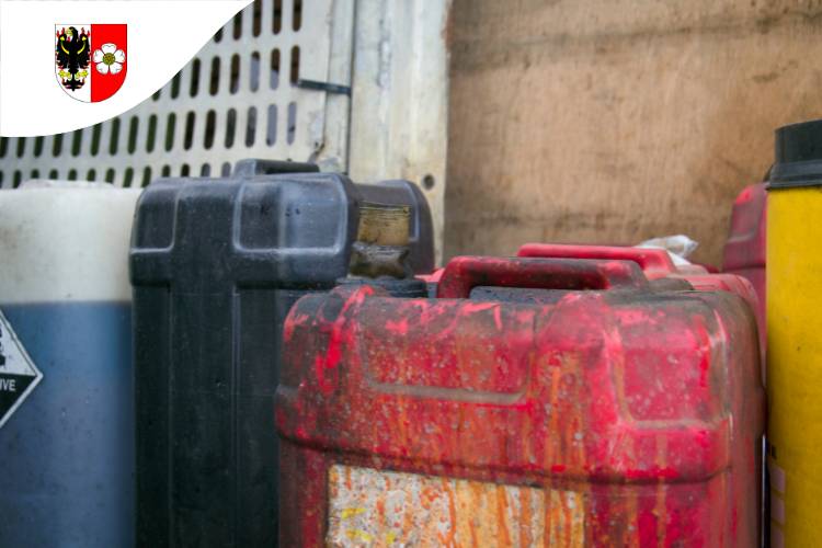 S novým rokem přichází změna v podobě zrušení mobilního svozu nebezpečných odpadů, proto prosím odevzdávejte své nebezpečné odpady přímo na sběrný dvůr, který je přebírá od občanů Roztok ZDARMA.