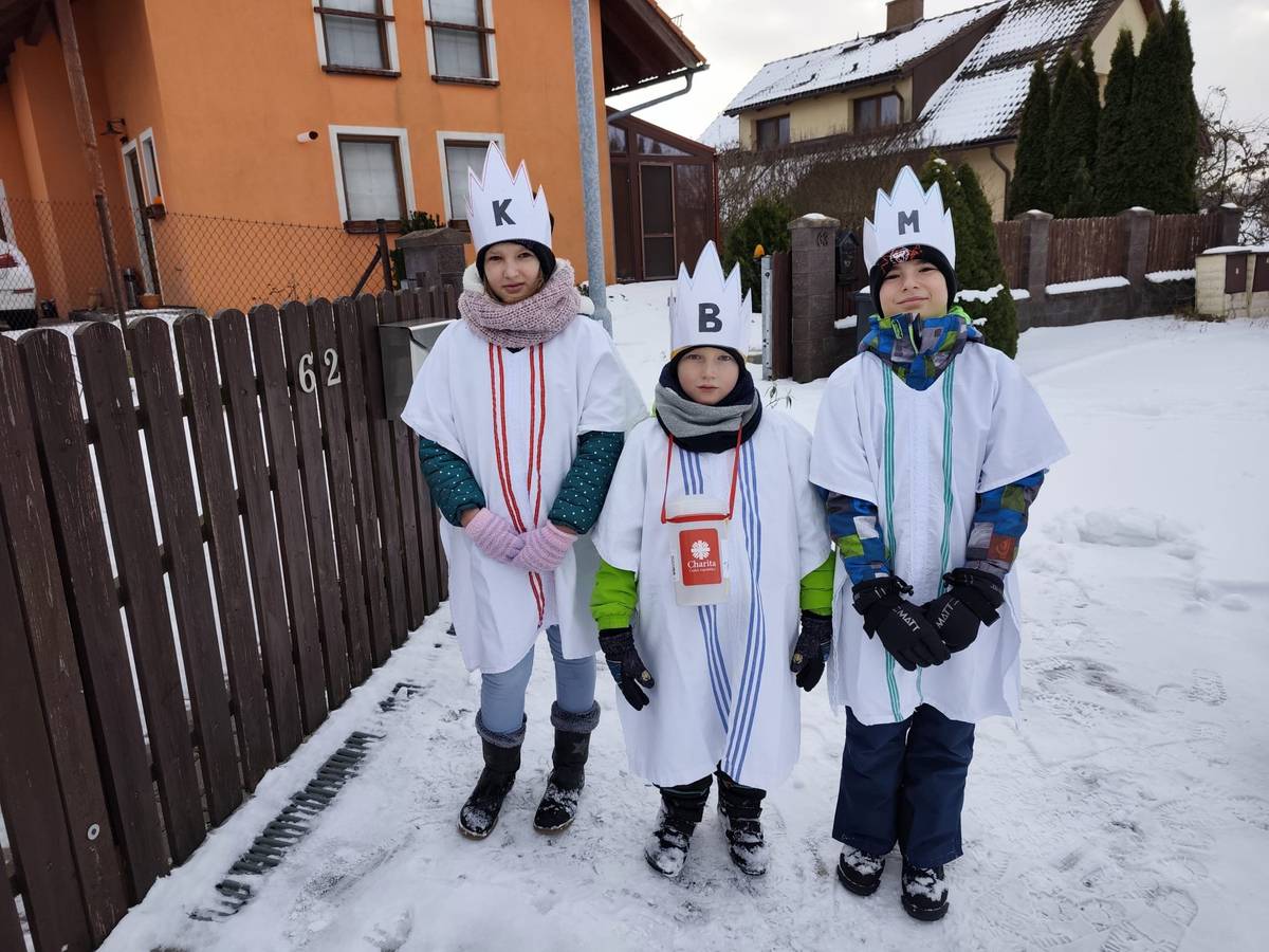 Dobrý den všem, s potřešením a pýchou Vám předávám aktuální informci, že naši mladí Tři králové od Vás  v sobotu převzali rekordní částku 11 670,- Kč. Moc si Vaší solidarity vážíme.   Děkuji všem dárcům a také Kašparovi, Melicharovi a Baltazarovi.                                                                                             K.T..