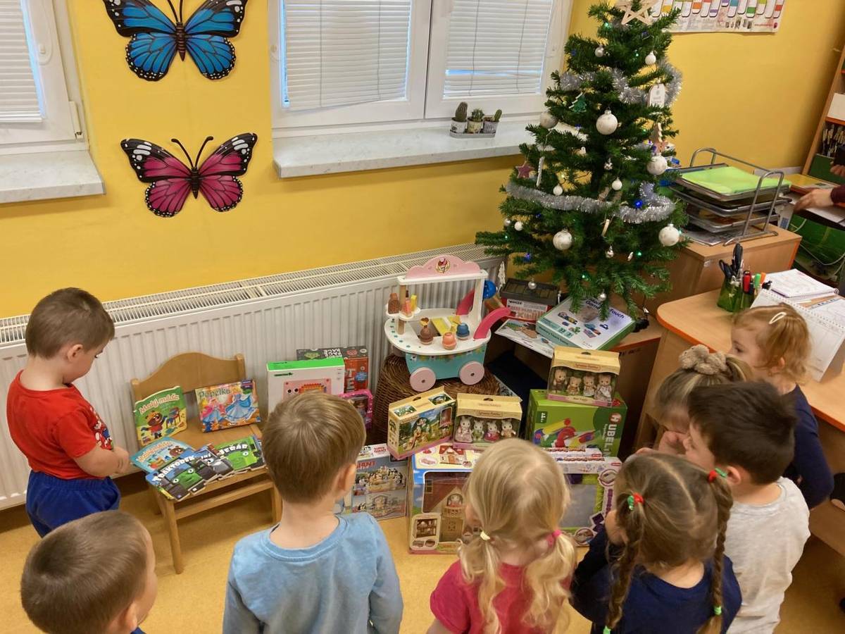 Čas adventu byl plný pohody, ale také příprav na besídku a zpívání pod vánočním stromem