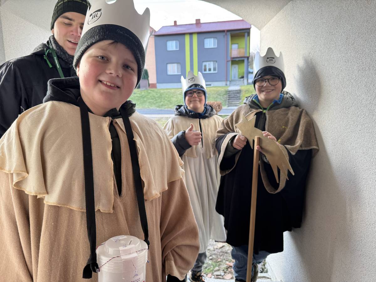 Koledování Tří králů v naší obci proběhne v sobotu 10. ledna 2026. Prosíme, přijměte tyto vyslance Charity Česká republika a obdarujte krále a královny koledou. Vybrané peníze putují na pomoc nemocným, seniorům, rodinám v krizi, lidem bez domova či na podporu dětí ze sociálně slabších rodin. Děkujeme.