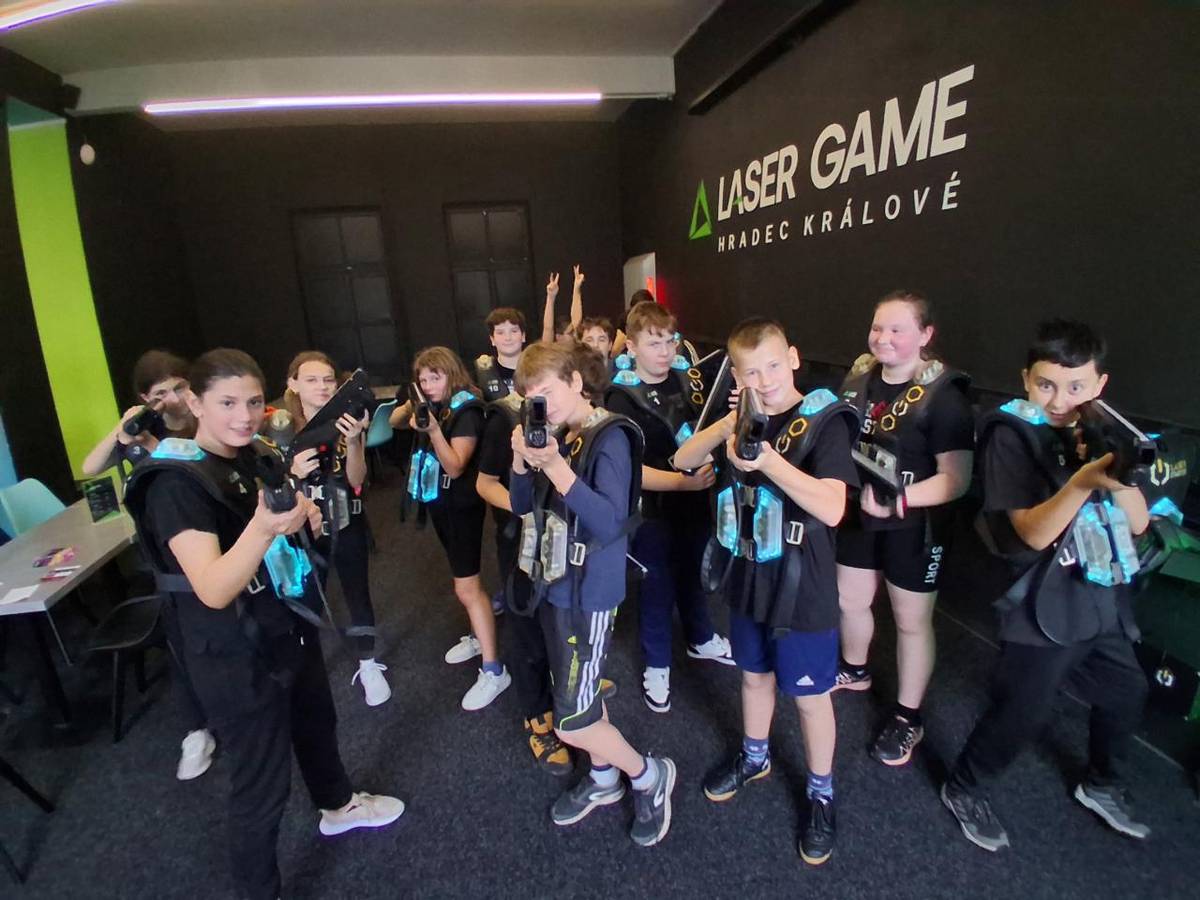 Ve středu 17. prosince 2025 navštívili žáci 6. třídy Laser game v Hradci Králové. Cesta autobusem, vlakem, zážitky z jednotlivých her a návštěva fast foodu přispěla ke vzájemnému přátelství a porozumění.