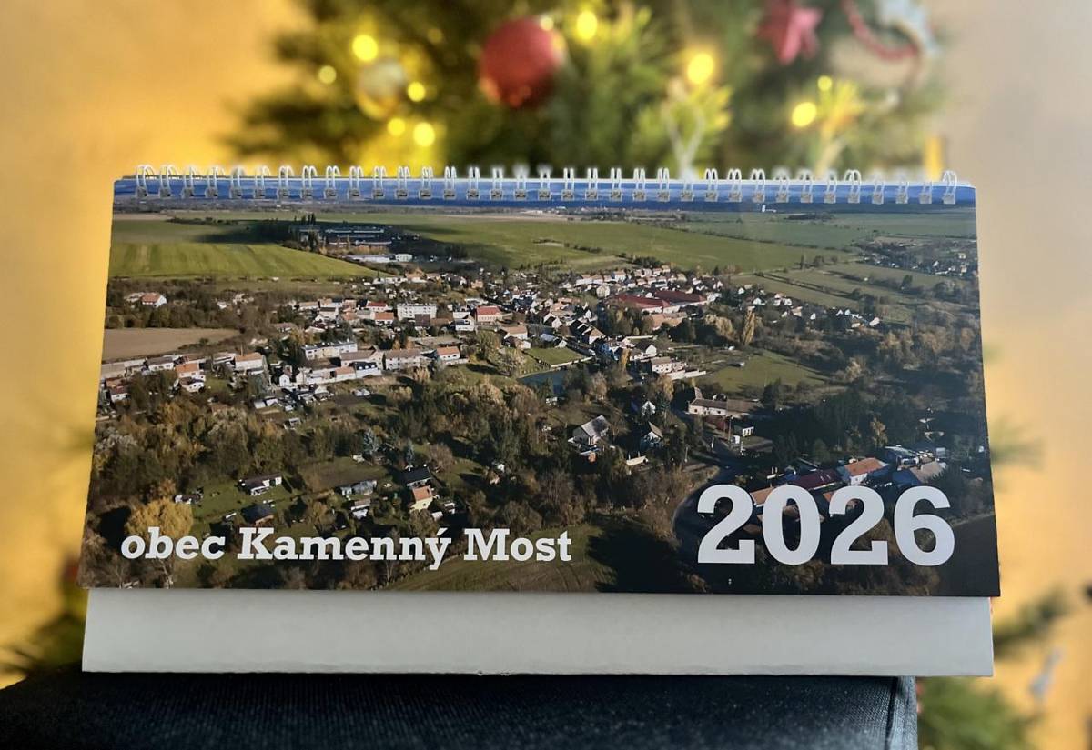 Vážení a milý spoluobčané,     kalendář pro rok 2026 již máme připravený. Zastupitelé jej během tohoto týdne roznášejí po jednotlivých obvodech do poštovních schránek. Někteří z vás jej už mohli obdržet. Prosíme, průběžně kontrolujte své schránky, aby nedošlo k jeho poškození. Děkujeme.