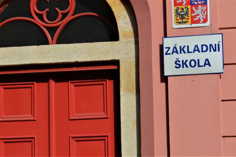 Od září 2025 vstoupila v platnost nová pravidla pro odklad povinné školní docházky. Změnily se také termíny zápisů do mateřských škol (březen 2026) a 1. tříd ZŠ (leden/únor 2026)